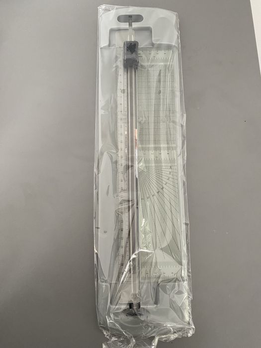 Trymer z ostrzem do bigowania