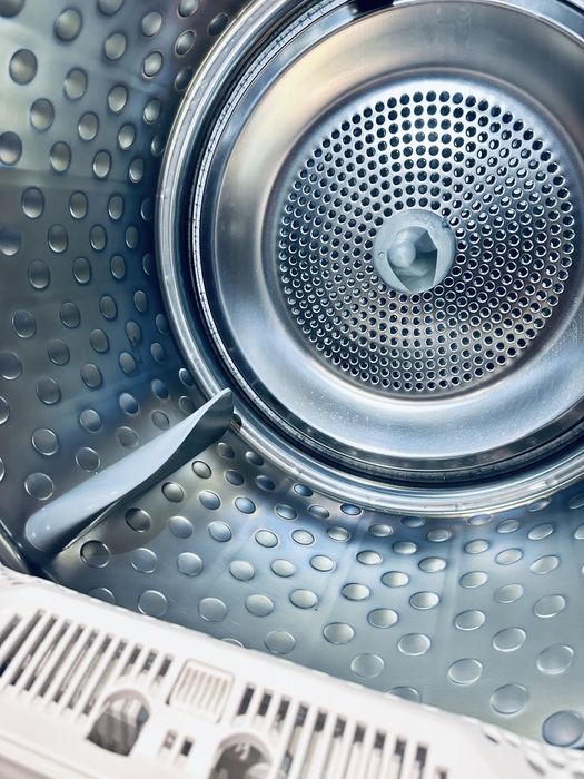 Сушильна машина AEG 8кг ( тепловий насос)