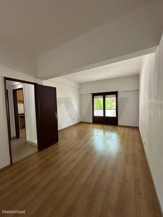 T2 com Varanda e Vista Rio – Localização Premium na Póvoa de Santa Iri