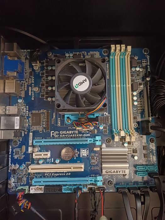 Motherboard GigaByte GA-F2A85XM-D3H + CPU + RAM