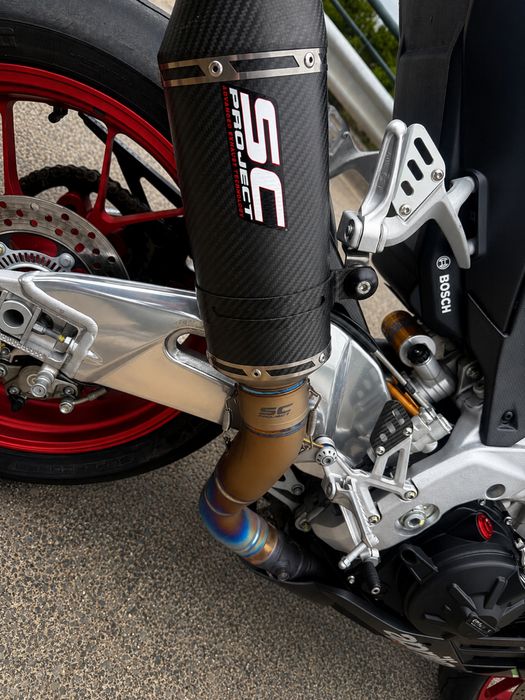 Aprilia RSV4 factory 2016