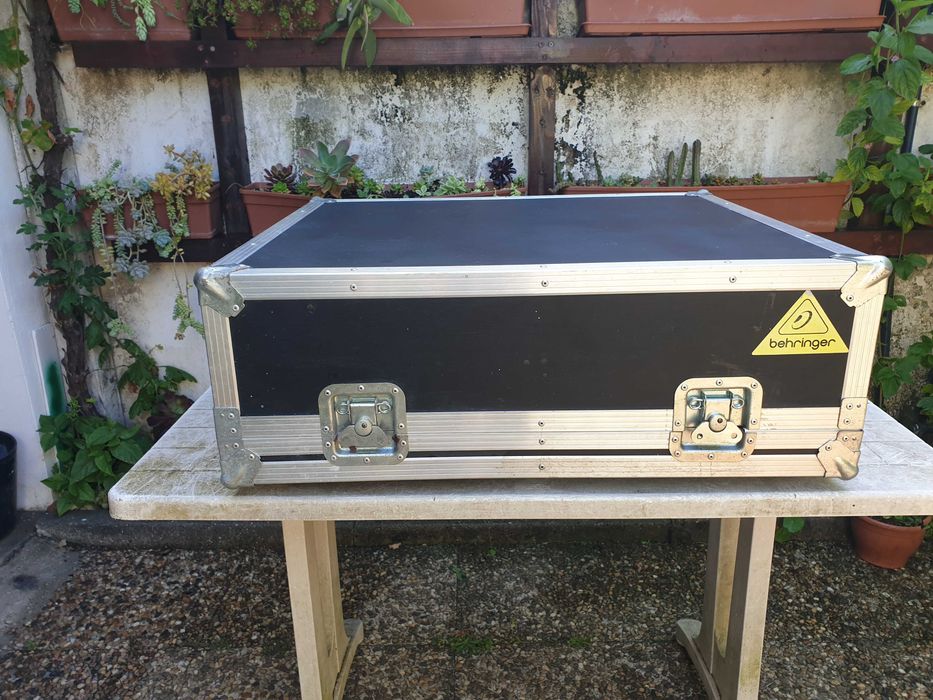 mesa som behringer xenyx XL2400