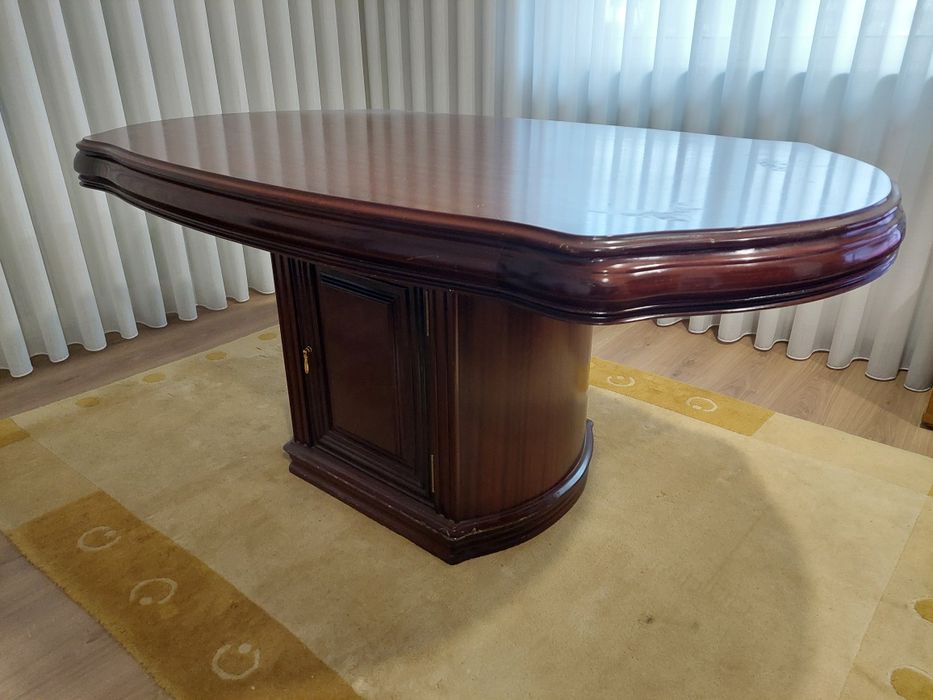 Mesa de jantar mogno