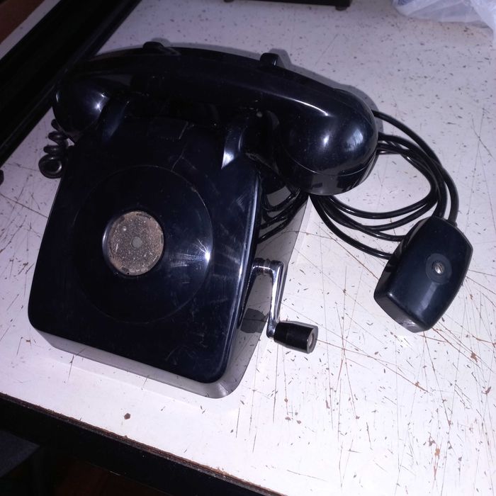 Telefone antigo de manivela
