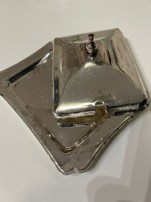 Posrebrzana przykrywka i tacka do maselniczki