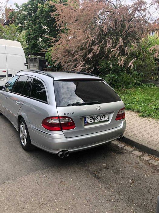 Mercedes-Benz E-211 3.2 CDI