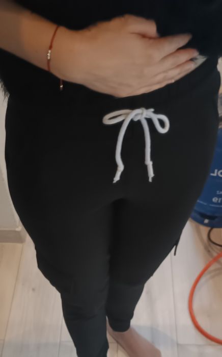 Czarne spodnie damskie bojówki