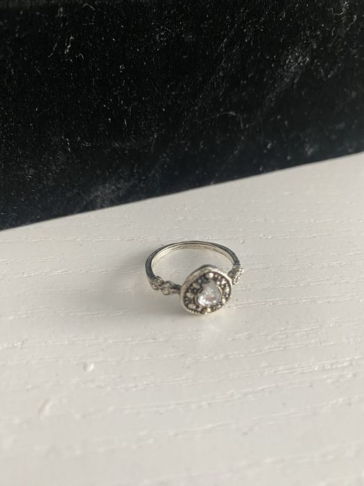 Pierscionej pierscien diament bialy metal