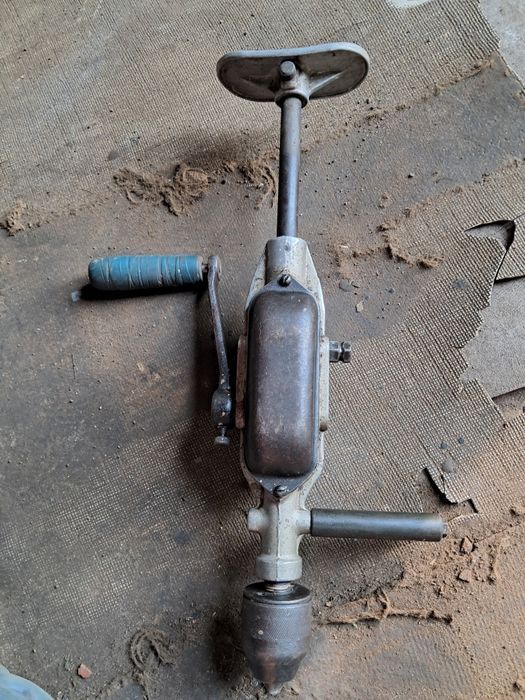 Ручная дрель в отличном состоянии