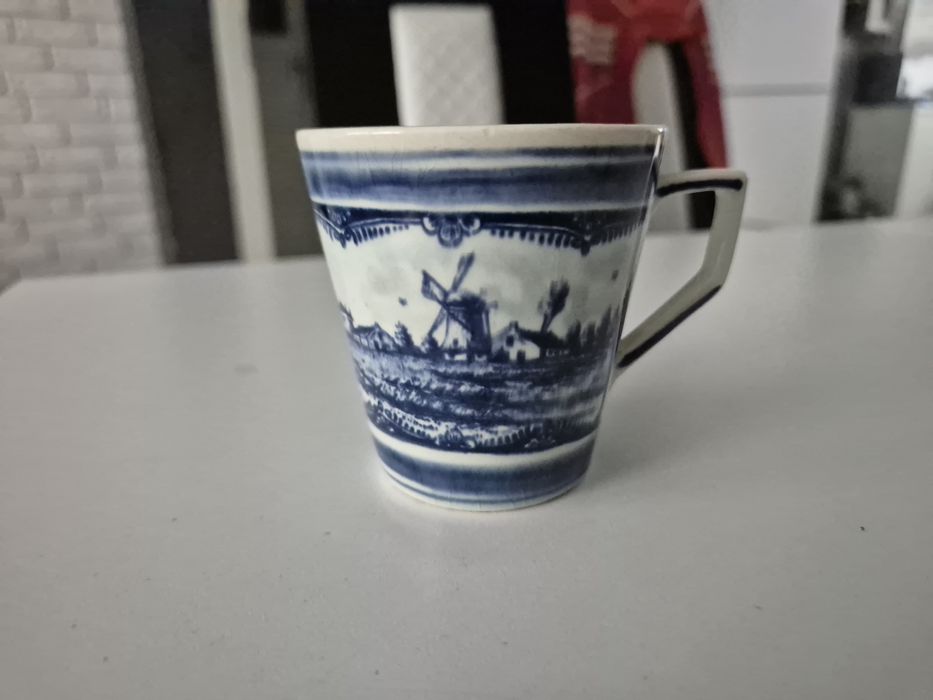 Stare filiżanki porcelanowe