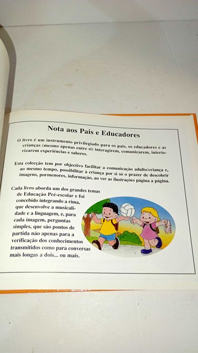 Sara e Daniel - vamos à escola aprender as formas