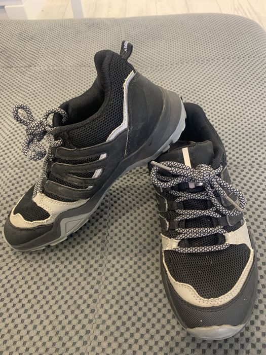 Кроссовки в хорошем состоянии.