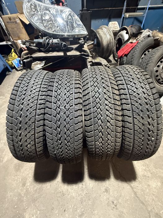 205/80R16 104TYokohama(zima)