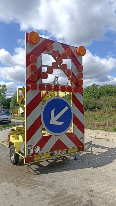 Przyczepa sygnalizująca ostrzegawcza drogowa
