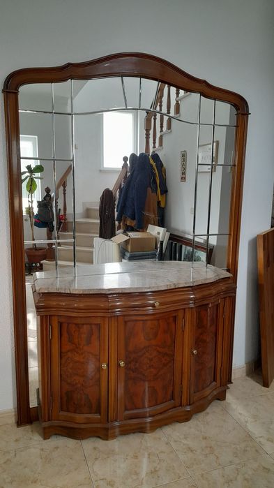 Aparador com Espelho – Móvel Clássico de Madeira