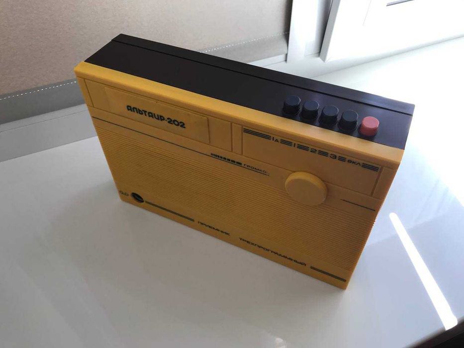 Радиоприемник Альтаир-202 (трехпрограммный)