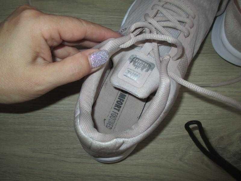 Кроссовки Nike размер 37,5