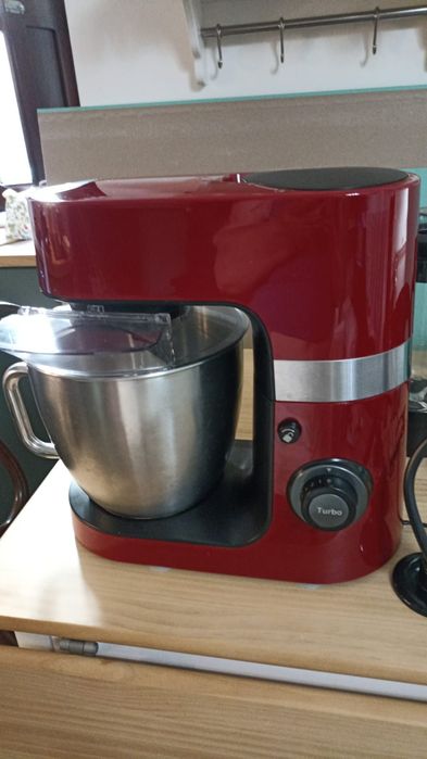 Robo de cozinha (batedeira)