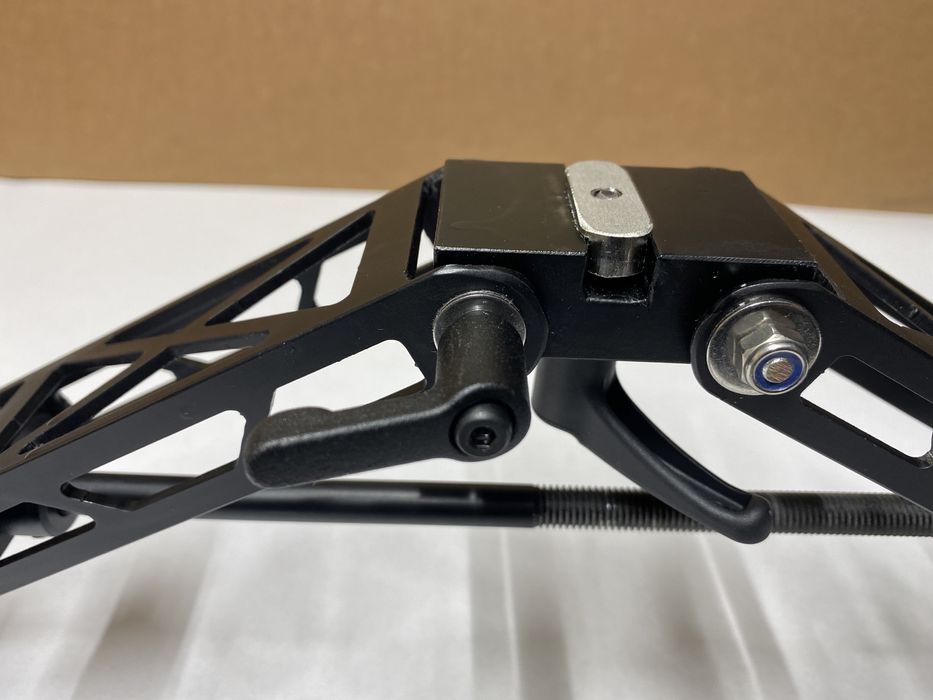 Bipod. F-class z pokrętłem kątowym