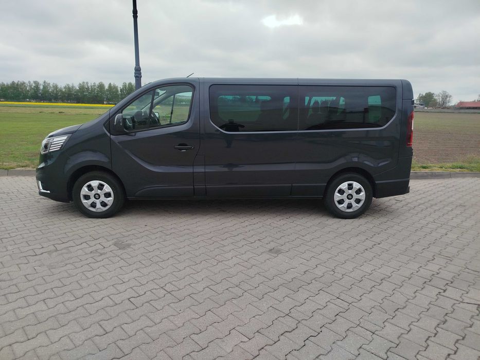 Wynajem busa NOWY Renault Trafic Long 9 osobowy 2025 r. Automat