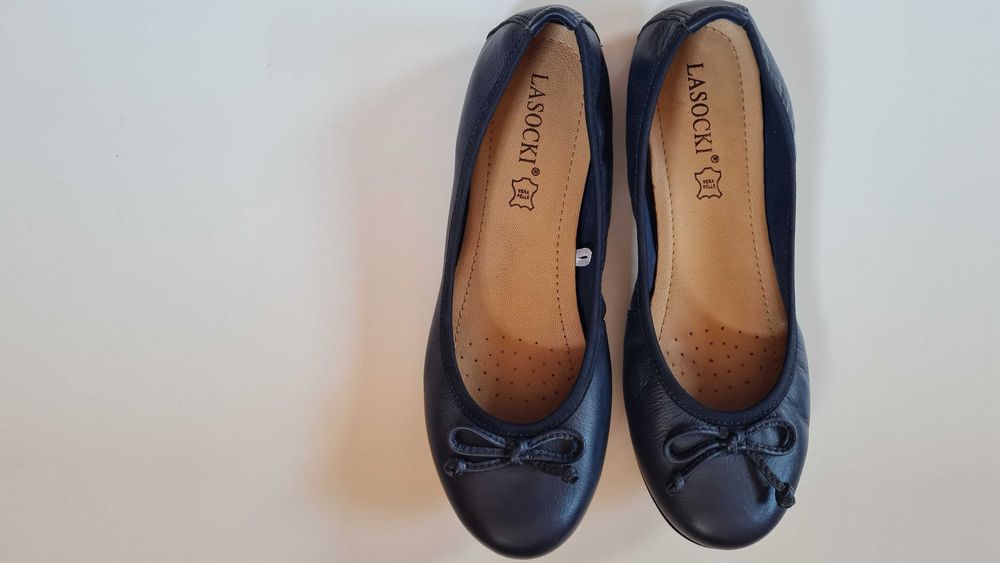 37 Granatowe baleriny damskie