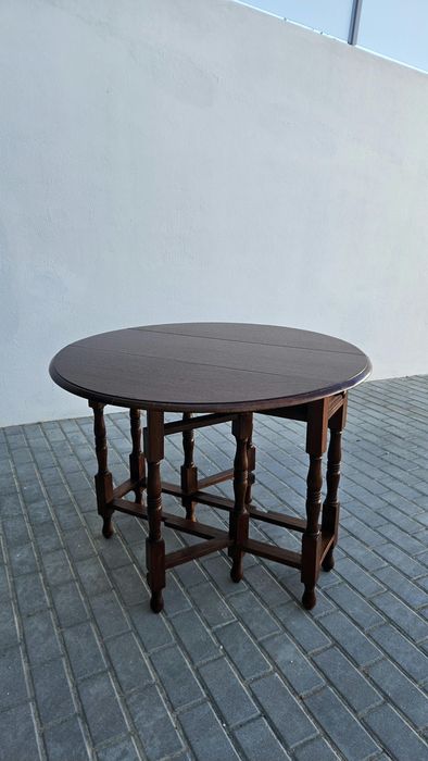 Mesa em Madeira com Abas Rebatíveis e 2 Gavetas