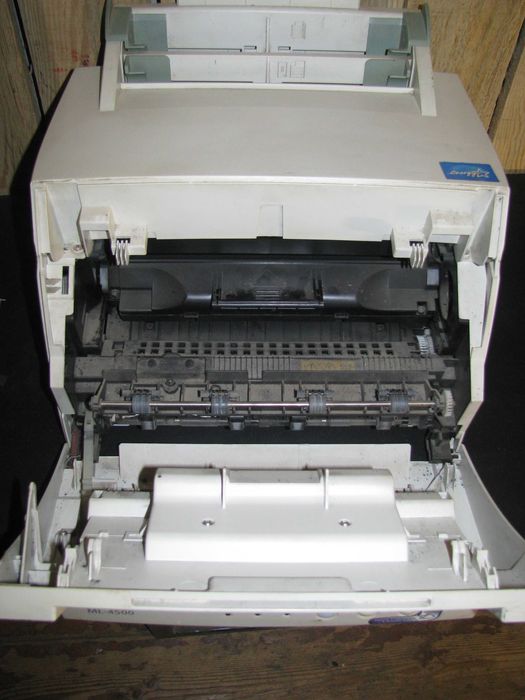 Два лазерных принтера Samsung + Minolta, под восстановление!