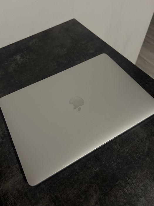 Apple Macbook Pro 2020r 13” 256gb i5