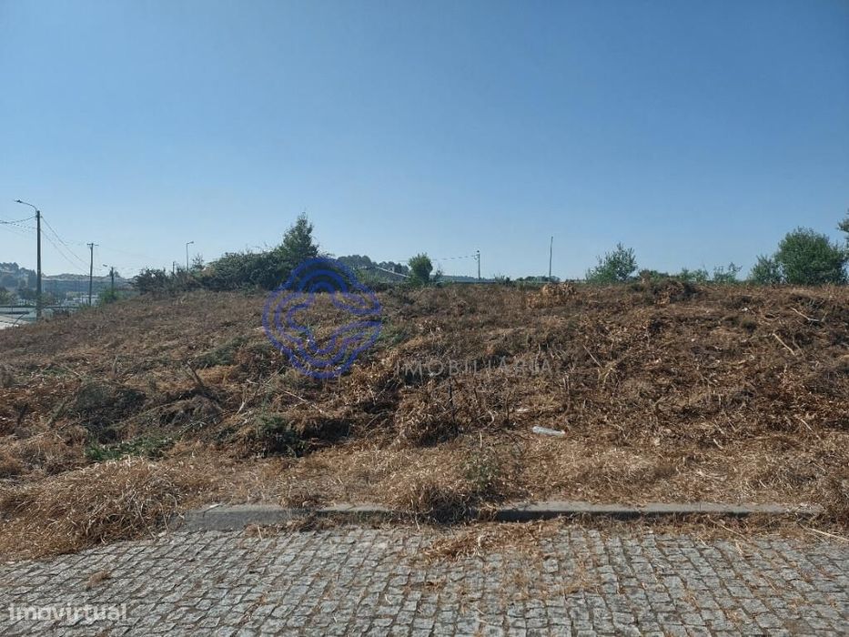 Lote de construção moradia geminada