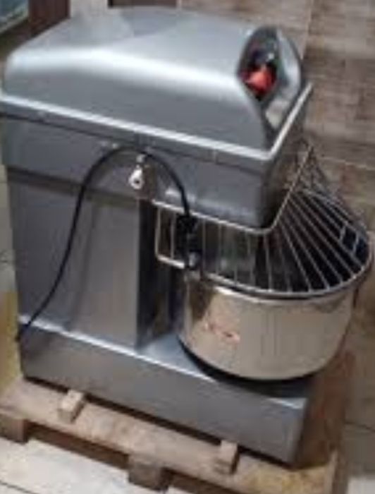 Тестомесильную машину на 30кг