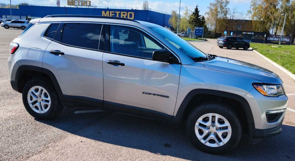 Продам Jeep Compass  Sport (4*4)2021року  2.4L бензин