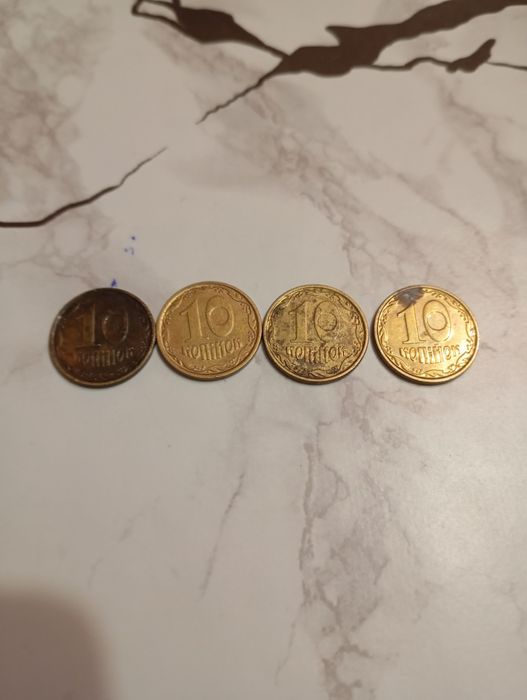 Продаю 4 монети 10 копійок кожна з них 2022 рік