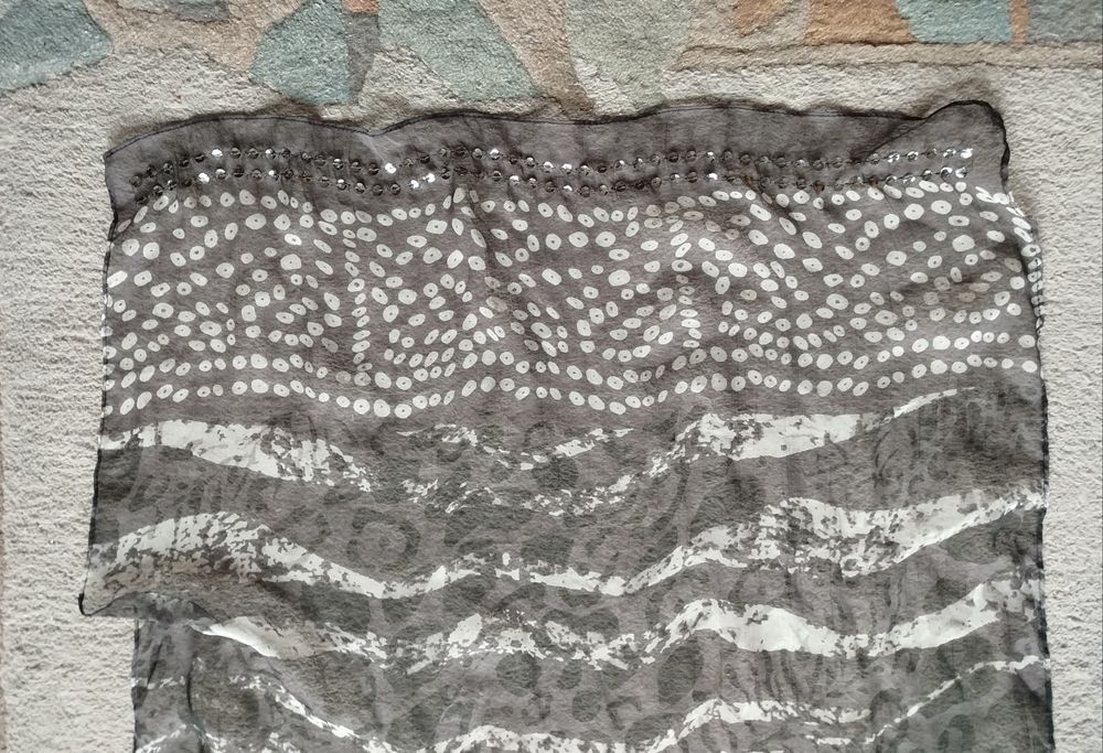Delikatny damski szal 180x59cm Nowe