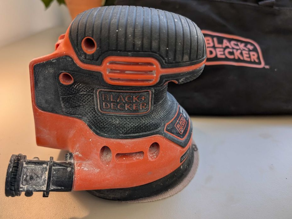 Black + Decker Battery powered Orbital Sander / Lixadora rotorbital