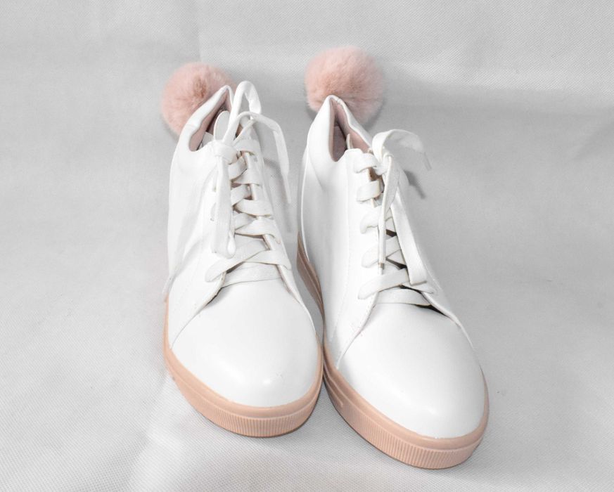 Botki sneakersy na koturnie białe króliczki 39 uszy pompon