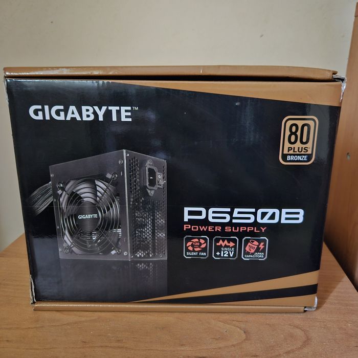 Блок живлення Gigabyte P650b