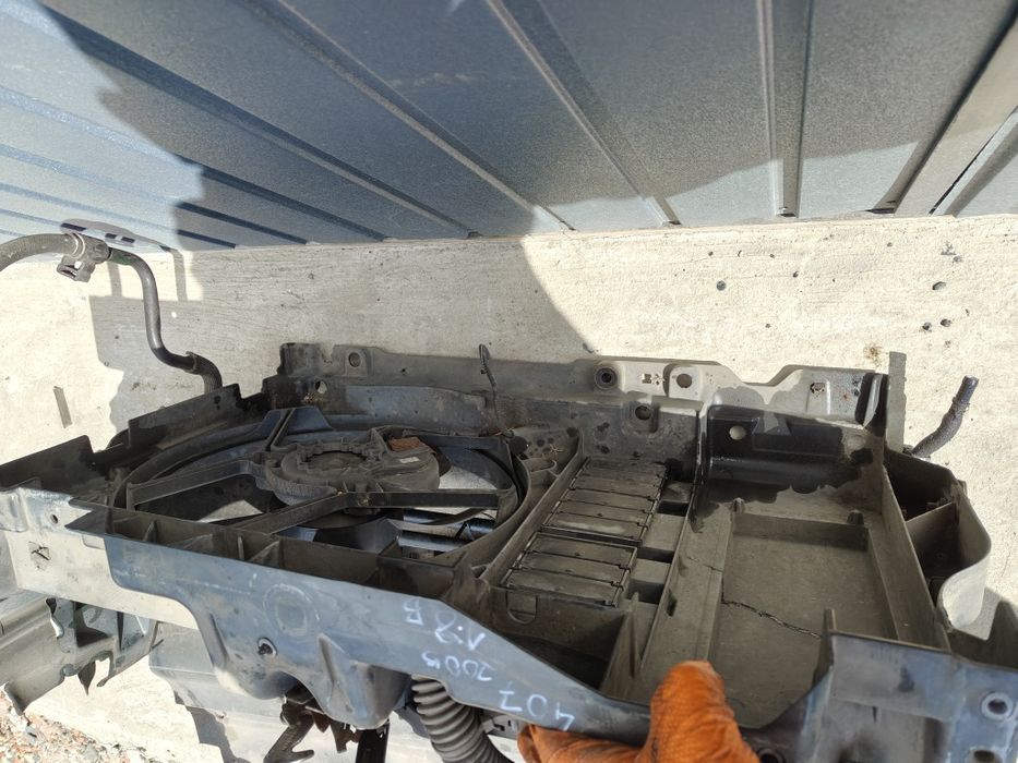 Przedni pas chłodnica chłodnice przód 1,8 benzyna peugeot 407 r 2005