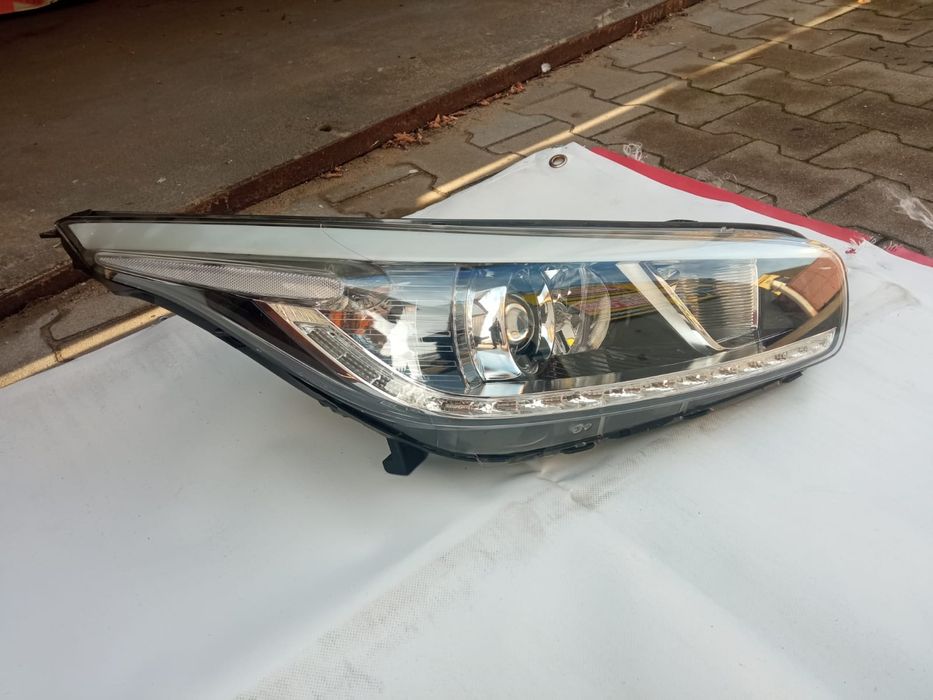 Lampa reflektor Kia Cee'd 2012
