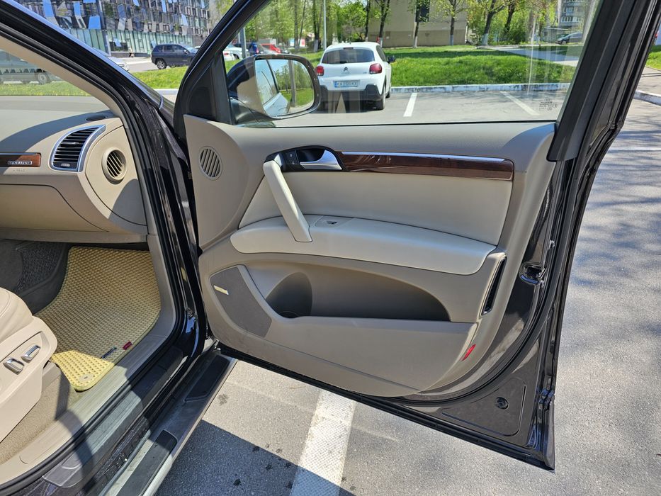 продам AUDI Q7 2013 г. дизель 3,0