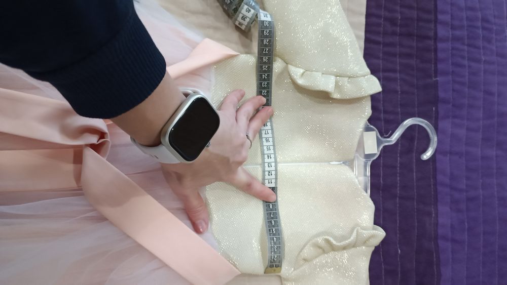 Продам нарядне  плаття на дівчинку (рост 86 см)