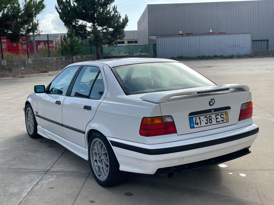BMW E36 318is Sedan