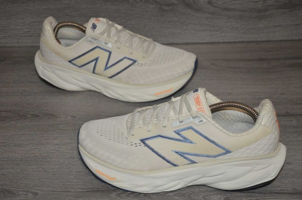 Продам кросівки Фірма New Balance 1060 .