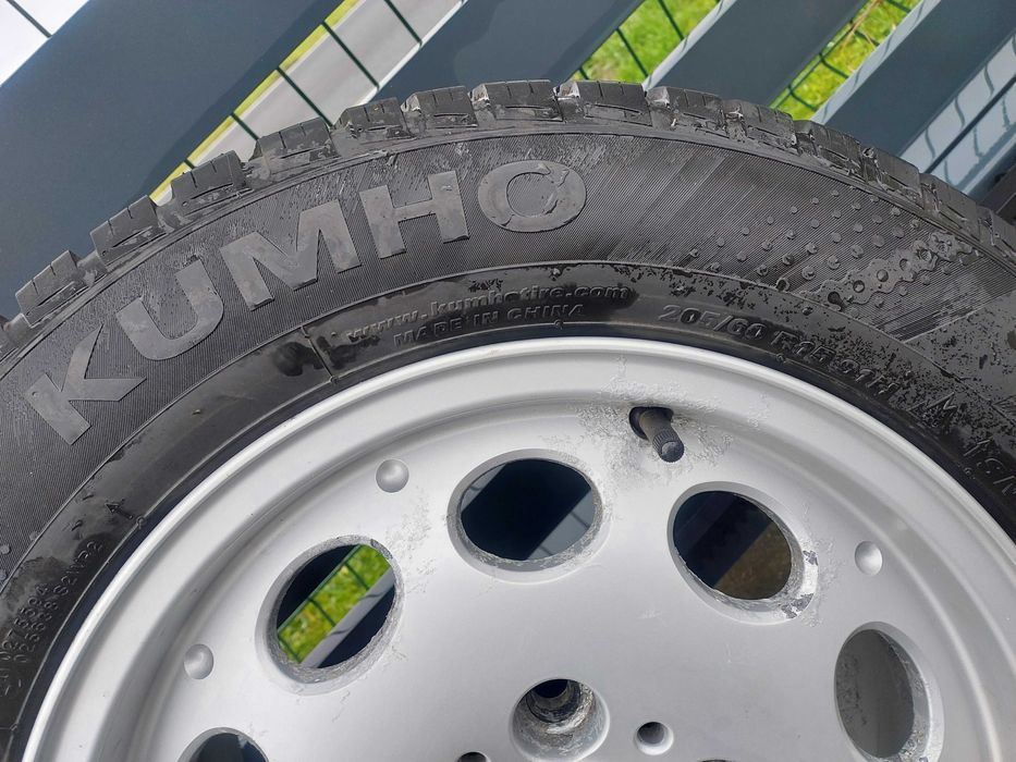 Opony zimowe 205 60 R15 Koła Felgi BMW styling 36  15