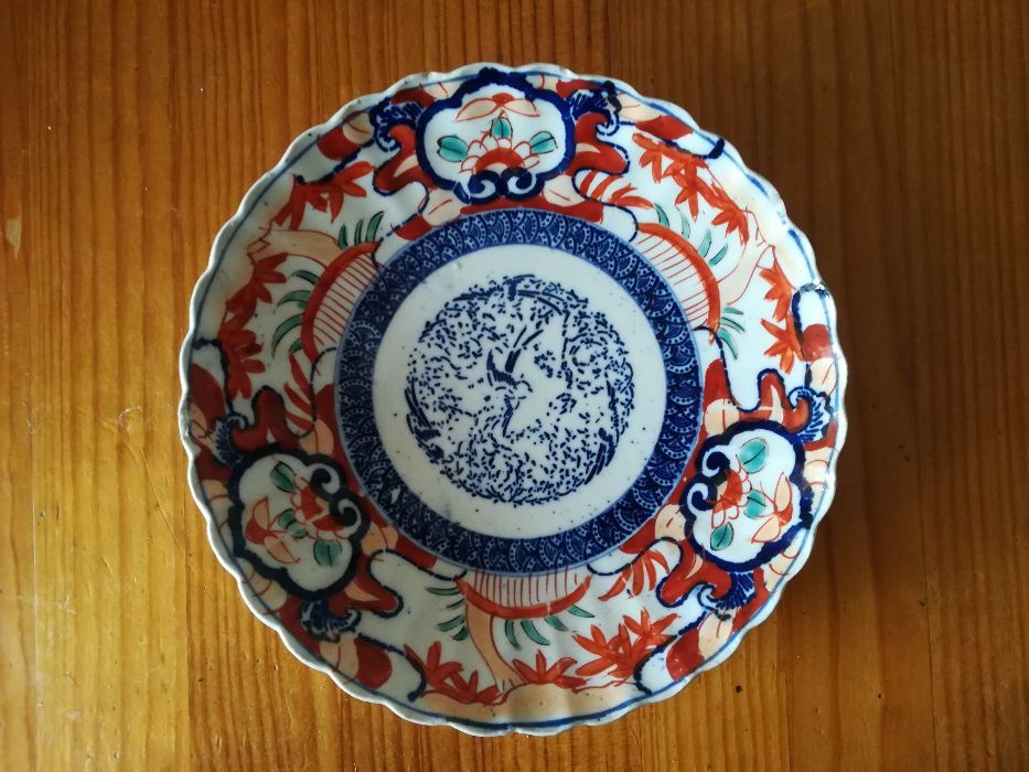 Prato em porcelana japonesa, com decoração Imari