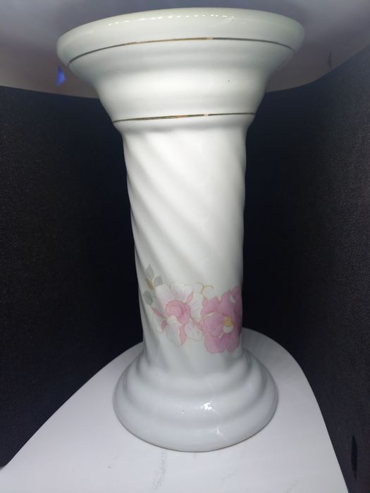 Porcelanowa kolumna, postument, wazon lub świecznik
