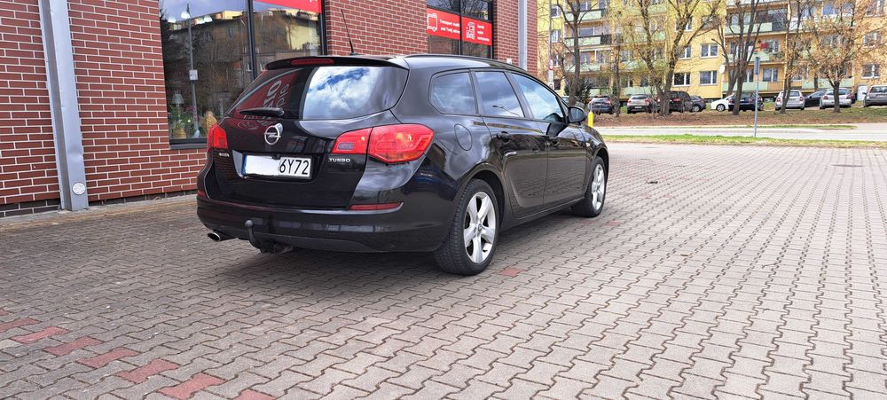 Opel Astra J 2011 rok 1.4 140 KM Hak