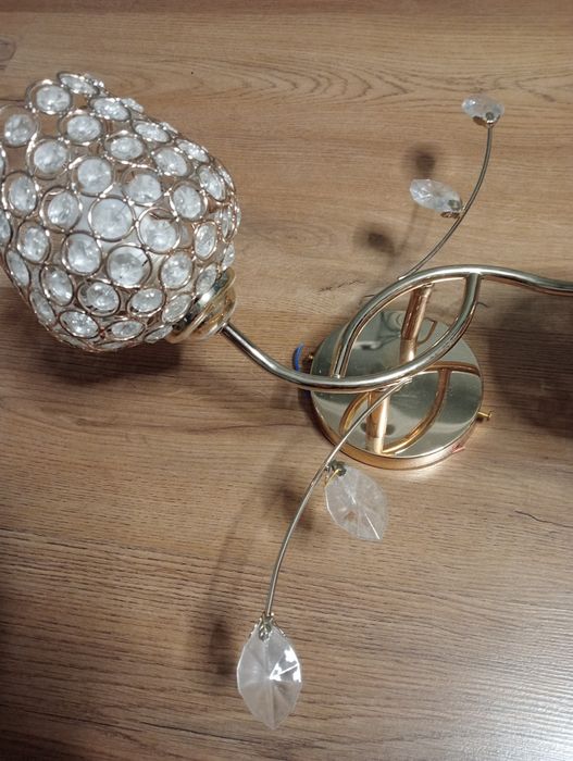 Продам люстру с лампочками