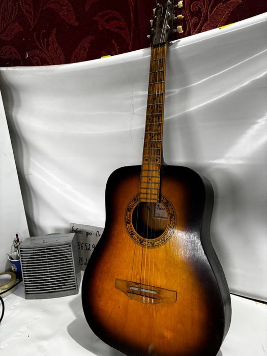 Гітара деревянна