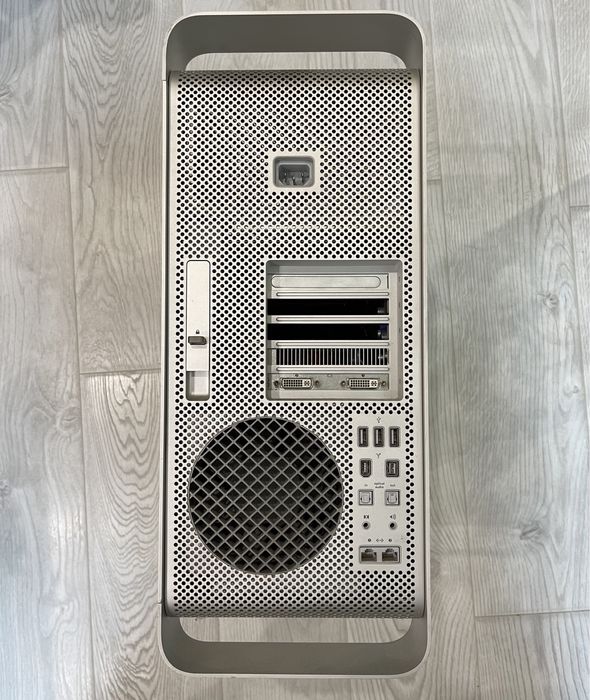 MacPro 1.1 (ssd - 128 GB, hdd - 2,5 Tb)