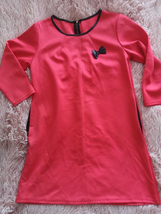 Czerwona sukienka z kieszeniami